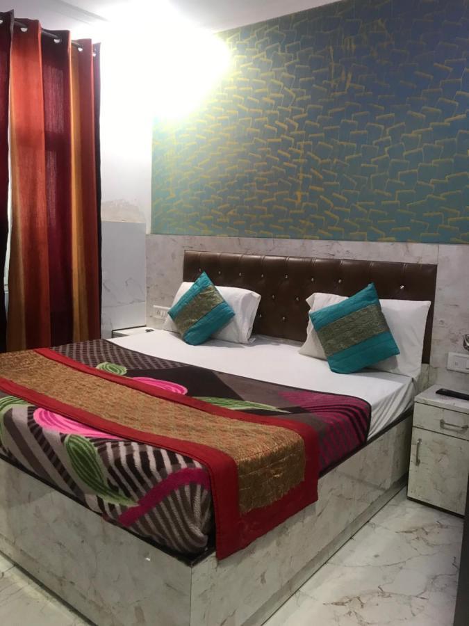 Hotel O Kanak Palace Ню Делхи Екстериор снимка