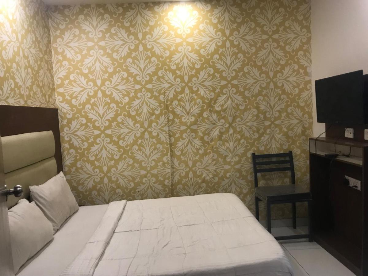 Hotel O Kanak Palace Ню Делхи Екстериор снимка
