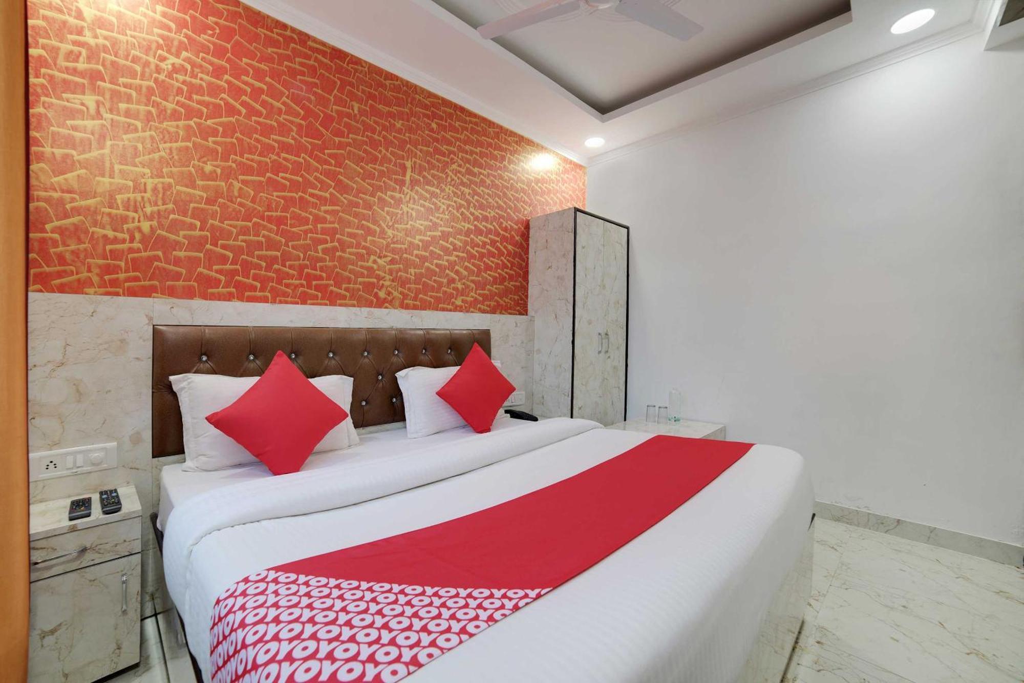 Hotel O Kanak Palace Ню Делхи Екстериор снимка