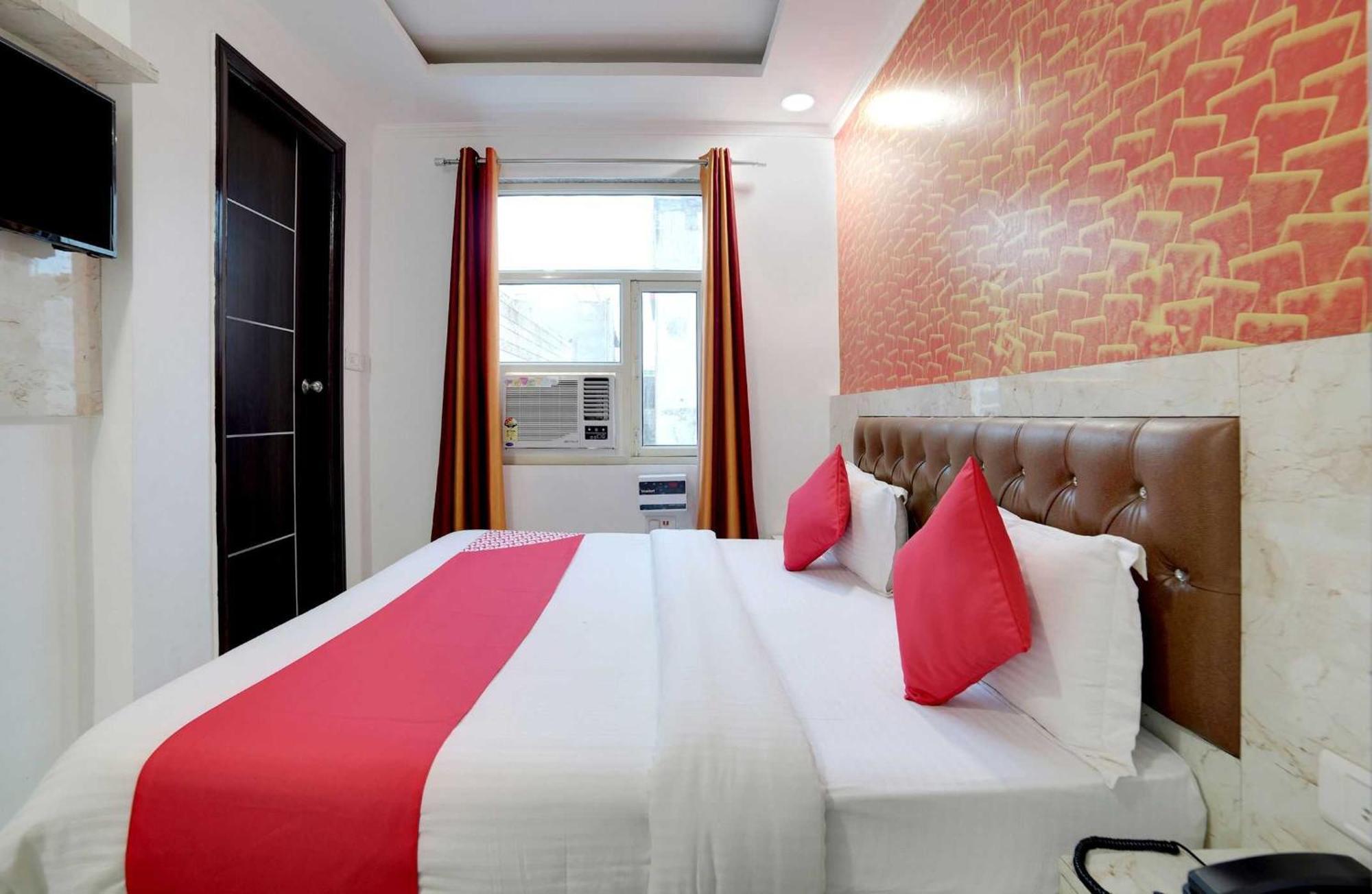 Hotel O Kanak Palace Ню Делхи Екстериор снимка