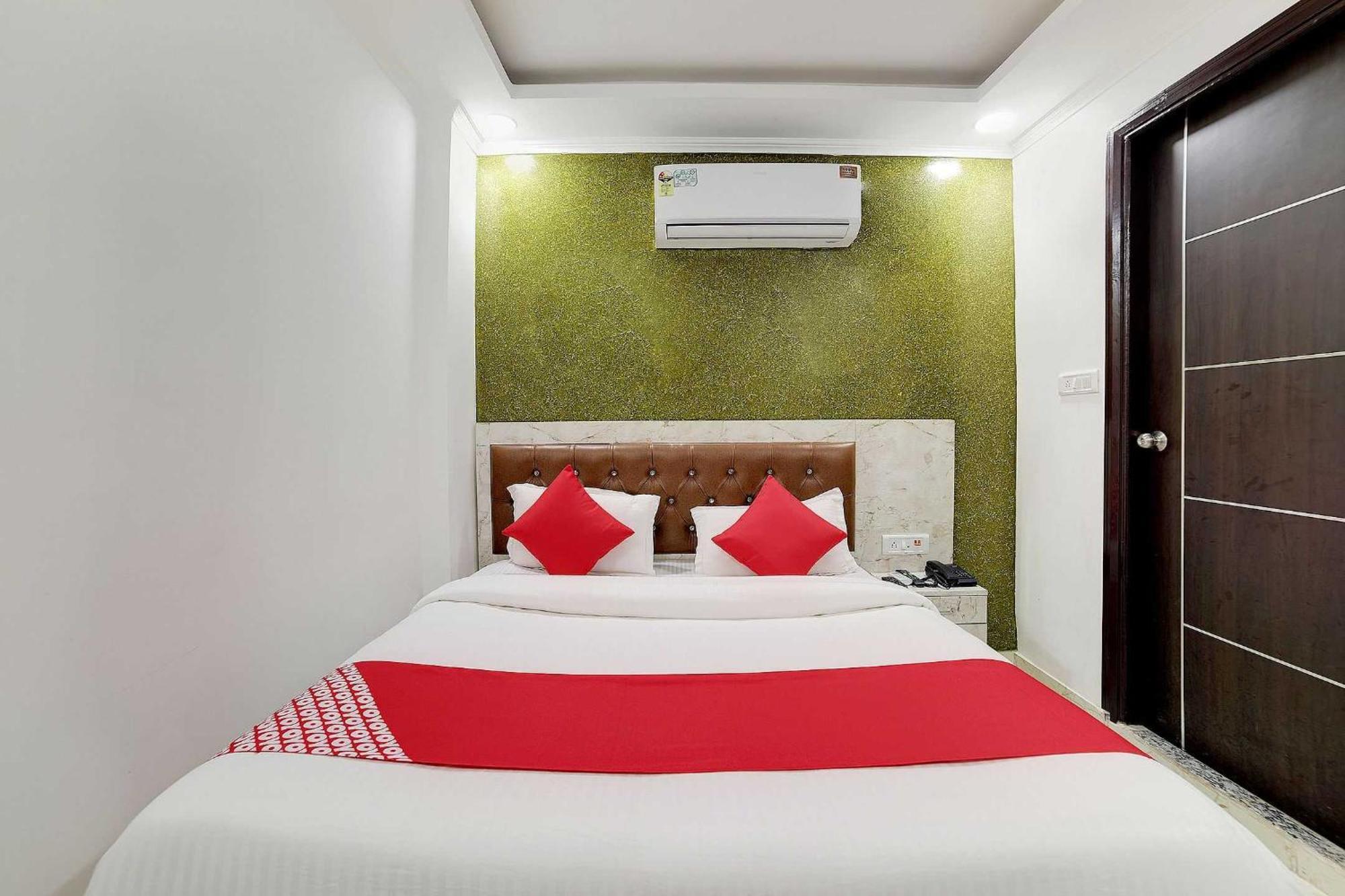 Hotel O Kanak Palace Ню Делхи Екстериор снимка
